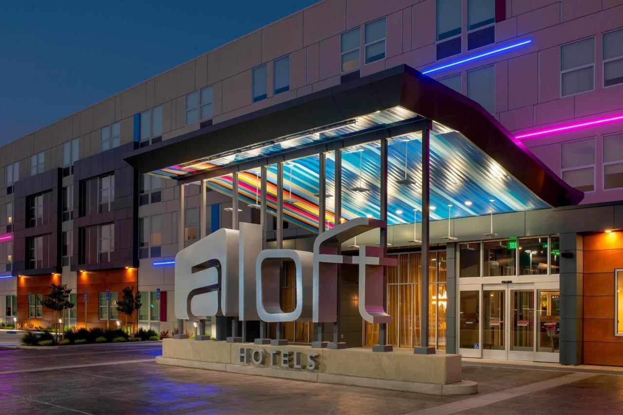 Aloft Omaha West Hotel Bagian luar foto