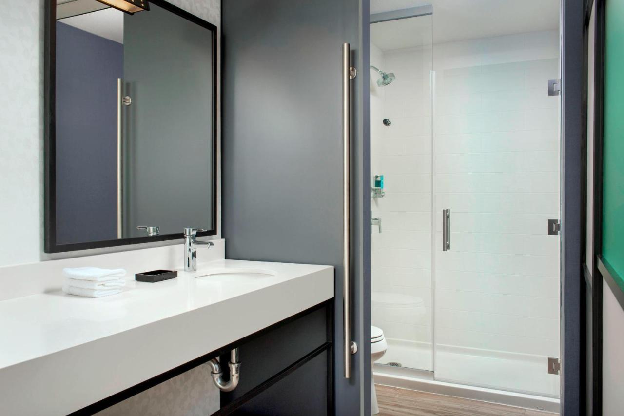 Aloft Omaha West Hotel Bagian luar foto