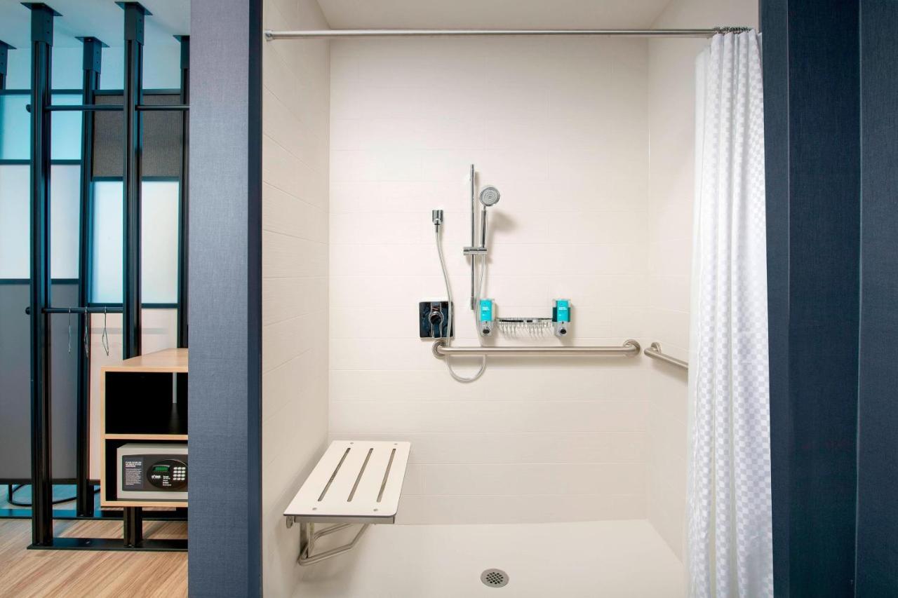 Aloft Omaha West Hotel Bagian luar foto