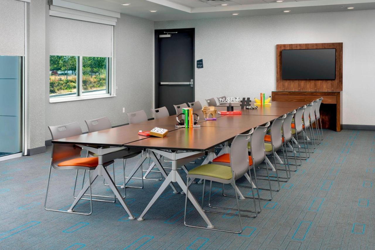 Aloft Omaha West Hotel Bagian luar foto